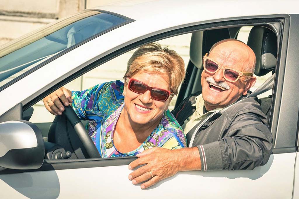 נהגים מעל גיל 60 מוצאים במערכת הכפתור את הפתרון הבטיחותי שחיפשו
